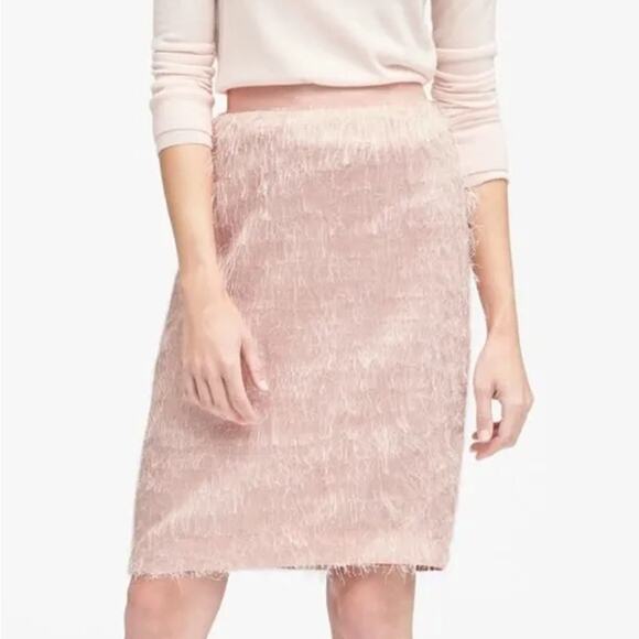 BANANA REPUBLIC NWT Barbie Pink Eyelash Fringe Pencil Skirt // 6 - Picture 1 of 10